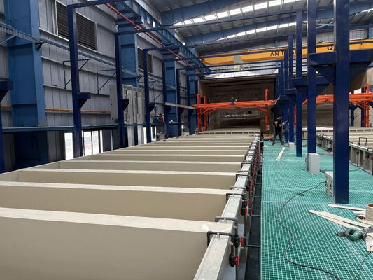 Harga bagus Garis Produksi Anodizing Horizontal dengan 450T/bulan Output 6500mm Max Profil Panjang dan 8-12μm Ketebalan Film Anodizing on line