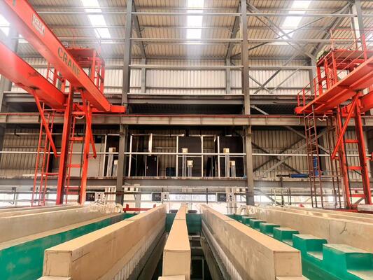 Harga bagus Jalur Anodizing Aluminium Otomatis dengan Film Seragam 1015μm dan Kontrol Otomatis PLC untuk Komponen Bersih Semikonduktor On line